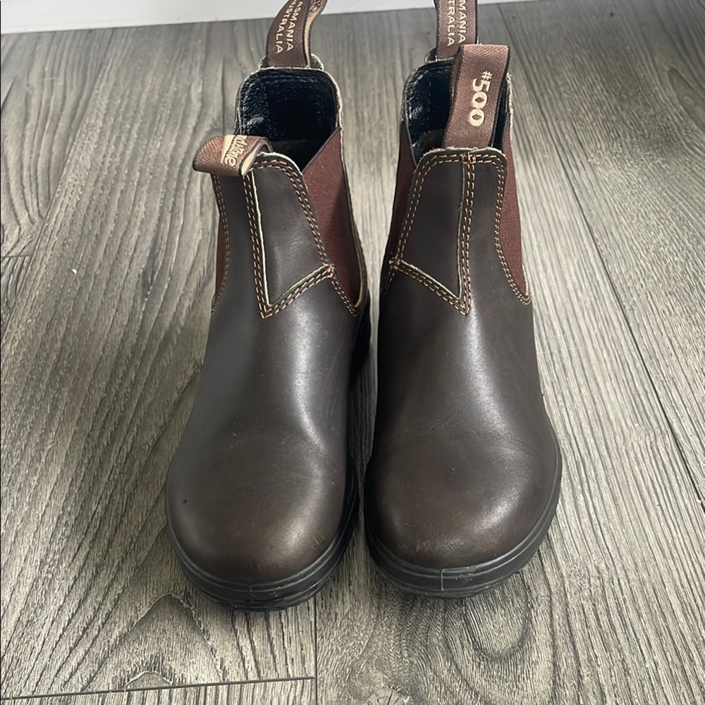 Brown Leather Blundstones, size 3.5 AU